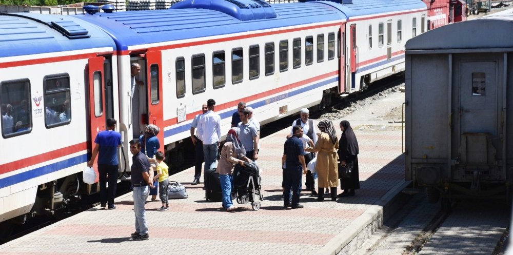 TREN YOLCULUĞUNA RAĞBET ARTTI