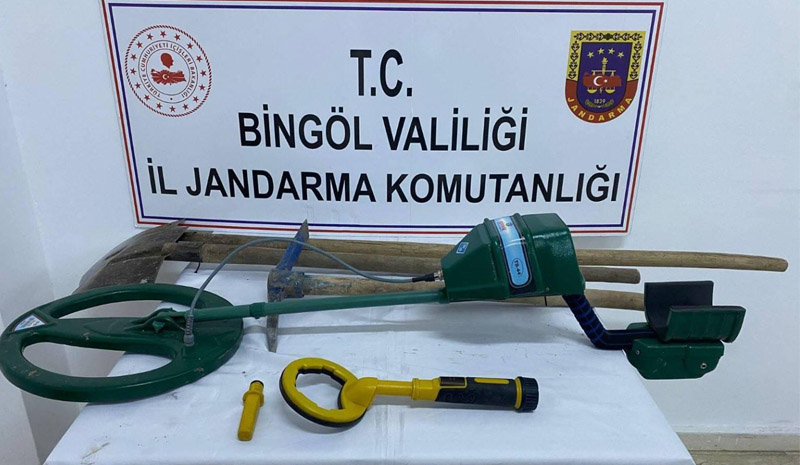 BİNGÖL`DE DEFİNECİLER YAKALANDI