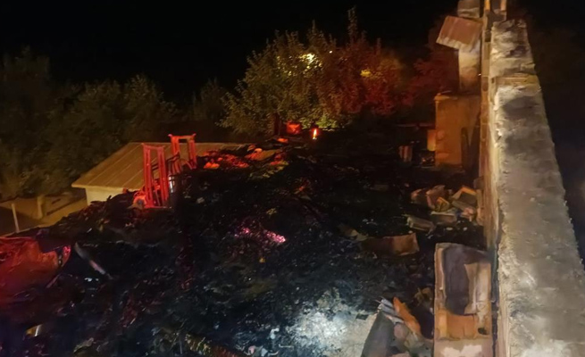SERVİ`DE KORKUTAN ÇATI YANĞINI