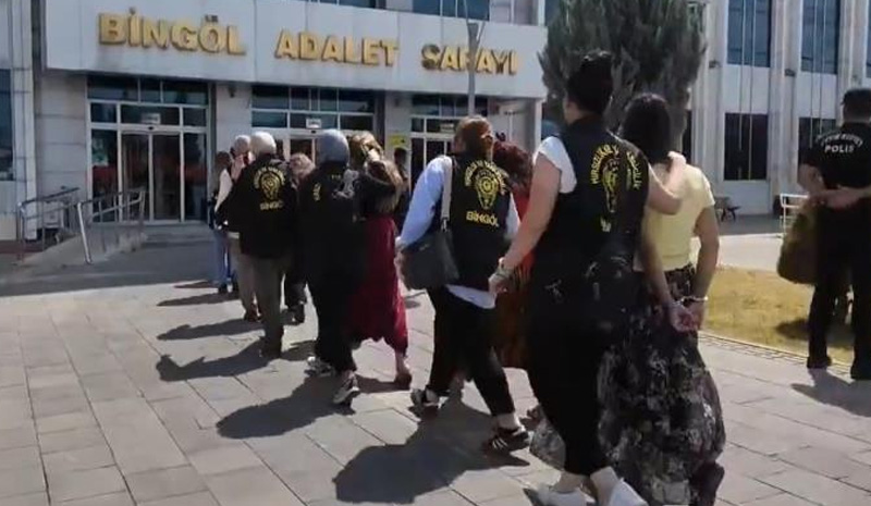 HIRSIZLIK YAPAN KADIN ŞEBEKESİ YAKALANDI