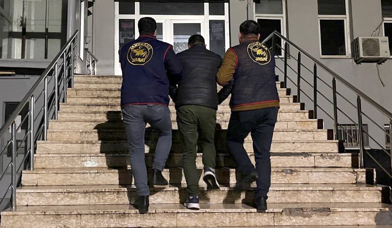 JANDARMA`DAN UYUŞTURCU OPERSAYONU 3 ŞAHIS YAKALANDI