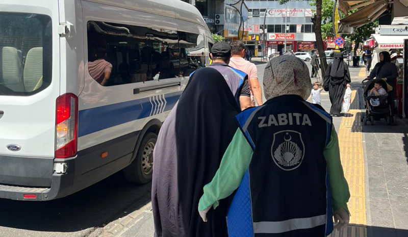 KOMŞU İLLERDEN GELİP DİLENİYORLR